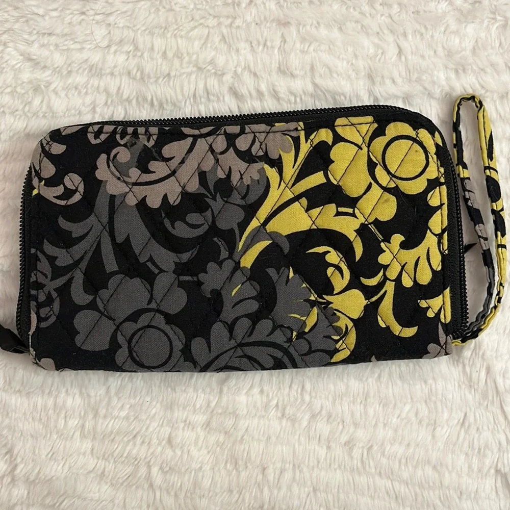 Vera Bradley, wristlet/wallet - EUC - Picture 1 of 7